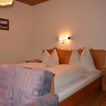 Photo of double room, 1 extra bed; shower/WC on the floor