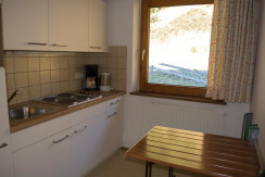 Küche mit Sitzgelegenheit