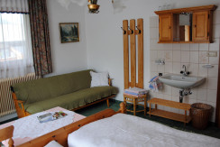 Dreibettzimmer mit Ausziehcouch