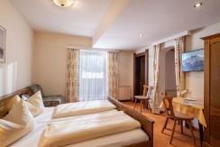 Doppelzimmer mit 2 Zustellbetten Beispielbild