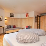 Photo of Double room with extra bed, shower, toilet