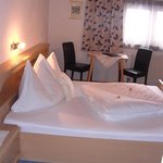 Bild von Suite mit DZ, Dusche/WC, 3 ZuBe, 9