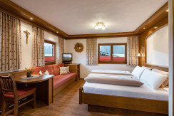 Plankenhof_Vogeltennweg_18_Waidring_Schlafzimmer_2