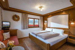 Plankenhof_Vogeltennweg_18_Waidring_Schlafzimmer_3