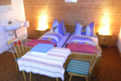 Zimmer 3 mit Etagen WC Bad im Parterre