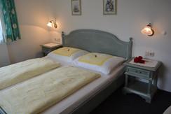 Schlafzimmer 6