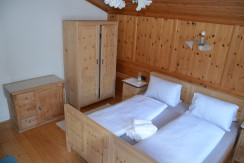 Zimmer Buchensteinwand