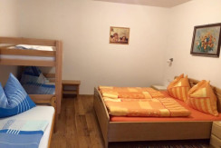 Schlafzimmer mit Zusatzbetten